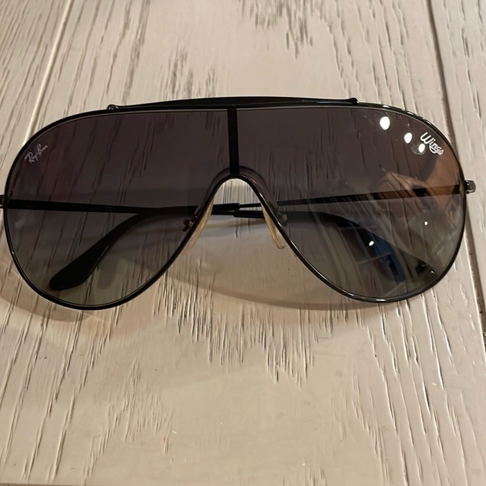 Ray-Ban Blavk Wings Sunglasses